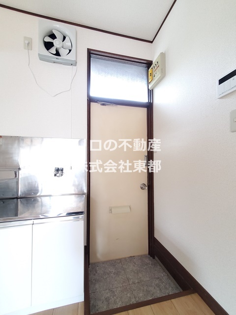 玄関　※写真は反転タイプ。仕様・設備は現況優先です※