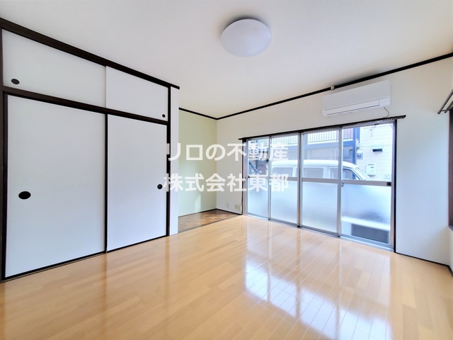 居室・リビング　※写真は反転タイプ。仕様・設備は現況優先です※