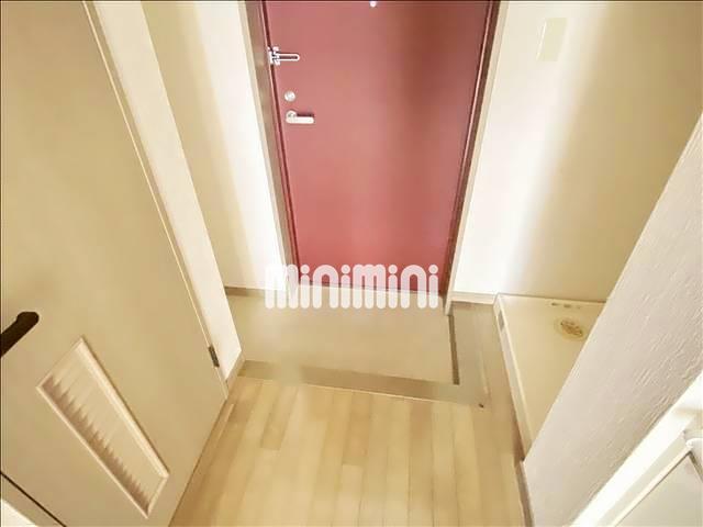 玄関　段差の少ない玄関です。