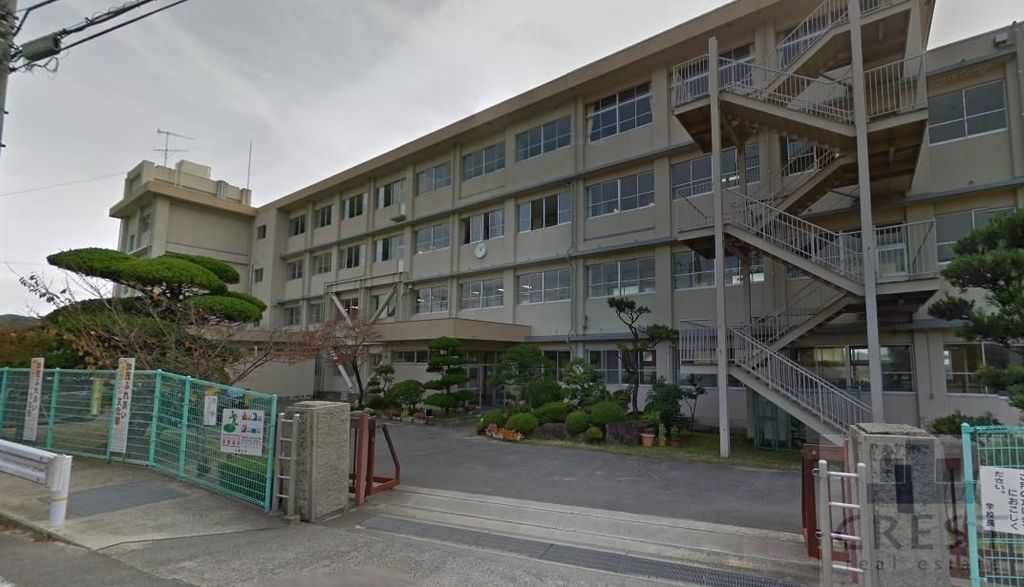 中学校　福山市立加茂中学校（中学校）まで1690m