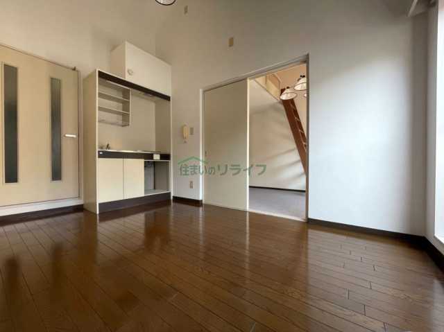 居室・リビング　クレッセント三軒茶屋