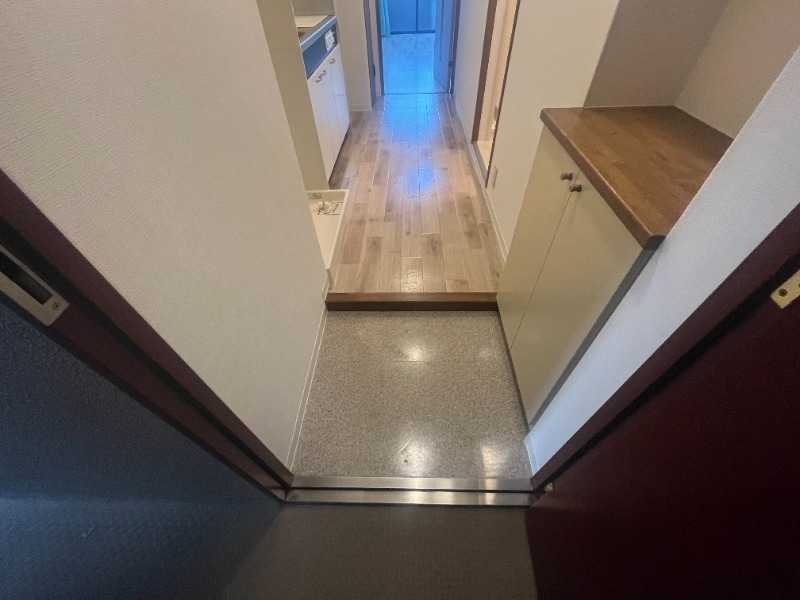 玄関　モデルルームのお写真になります。