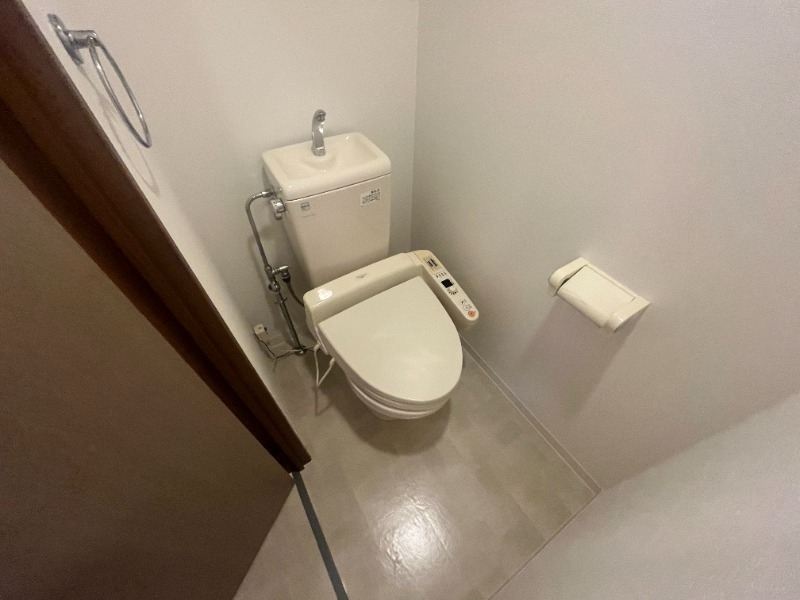 トイレ　モデルルームのお写真になります。