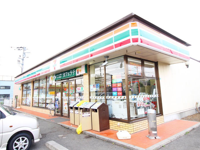 コンビニ　セブンイレブン（コンビニ）まで520m