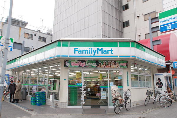 コンビニ　ファミリーマート日本橋二丁目東店（コンビニ）まで202m