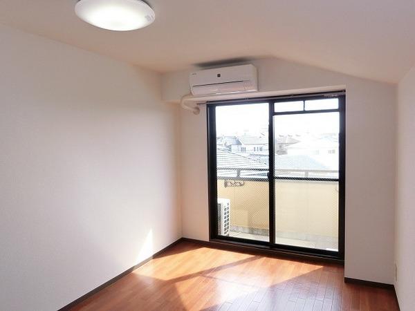 居室・リビング　広々とした洋室！