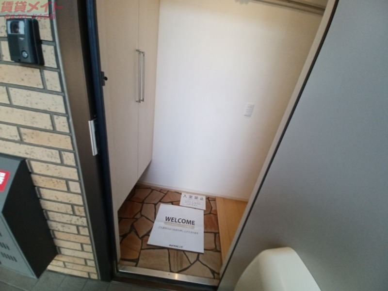 玄関　同タイプの部屋写真です