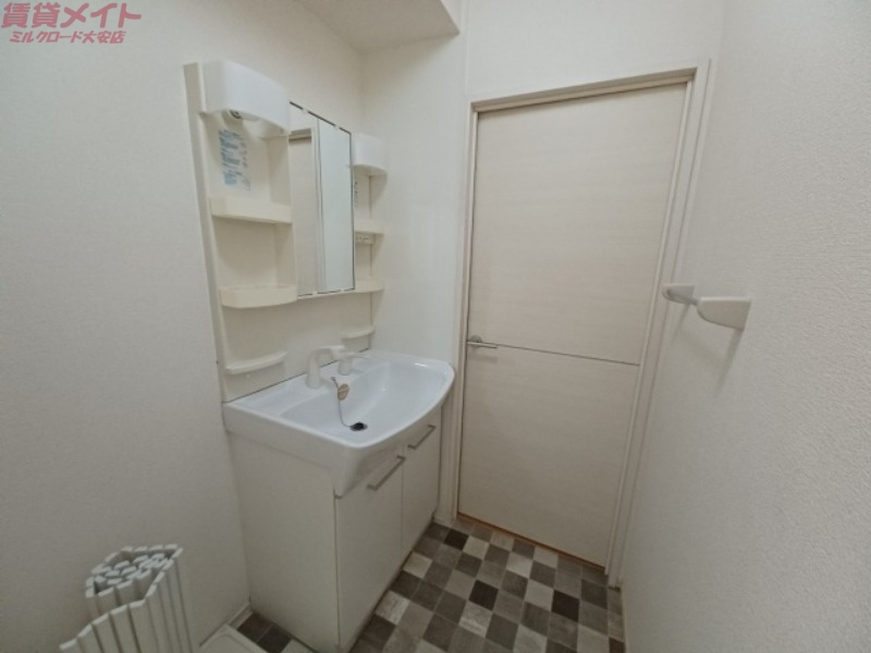 洗面設備　同タイプの部屋写真です