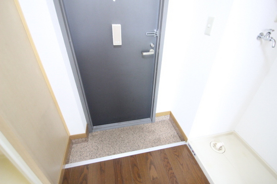 玄関　※別部屋の写真です