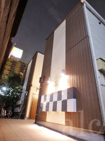 玄関　玄関へ続く共用部です。