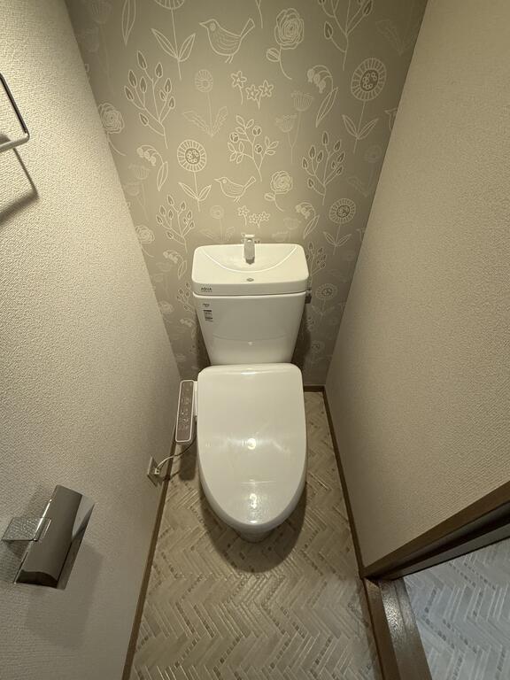 トイレ　※別号室の参考写真となります。