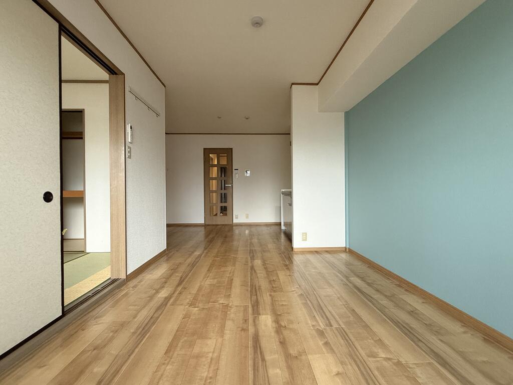 居室・リビング　※別号室の参考写真となります。