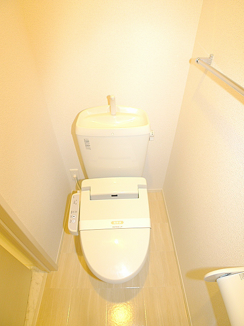 トイレ　温水洗浄便座付き