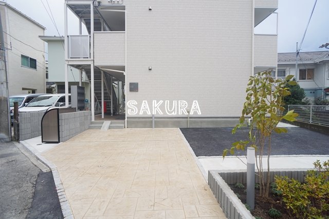 エントランス　お洒落な建物デザイン♪