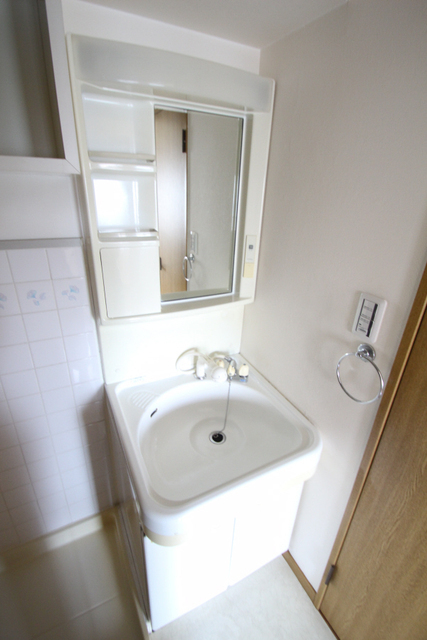 洗面設備　※別室の参考写真です。