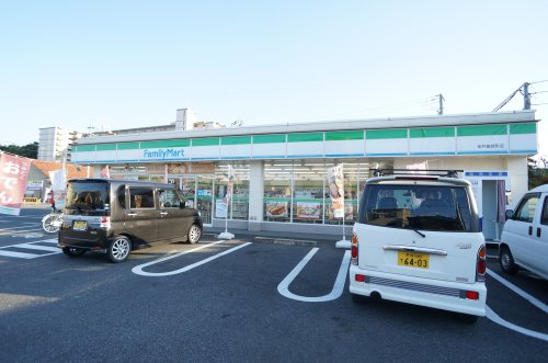 コンビニ　ファミリーマート 桜井薬師町店（コンビニ）まで377m