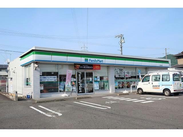 コンビニ　ファミリーマート可児御嵩町店（コンビニ）まで550m