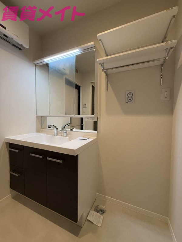洗面設備　同物件別部屋のお写真です。