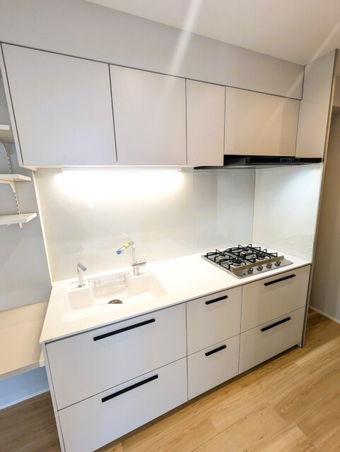 キッチン　４口ガスコンロ付きキッチン