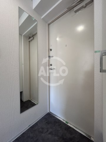 玄関　セレニテ新大阪アリエ　玄関