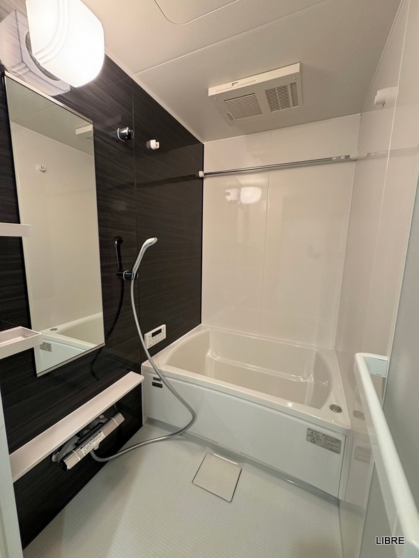 バス・シャワールーム　浴室乾燥機付き！