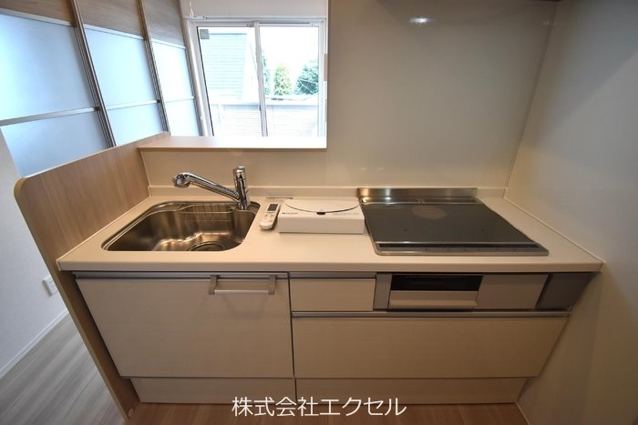 キッチン　コンロ付きのカウンターキッチンです。