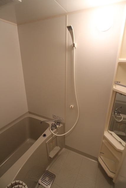 バス・シャワールーム　落ち着いた空間のお風呂です