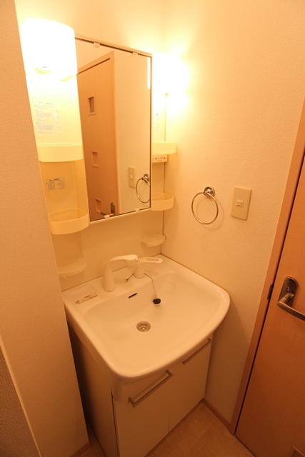 洗面設備　独立洗面台です