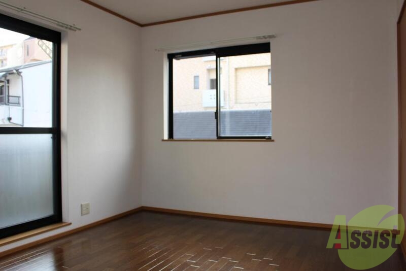 居室・リビング　２面採光で明るいお部屋