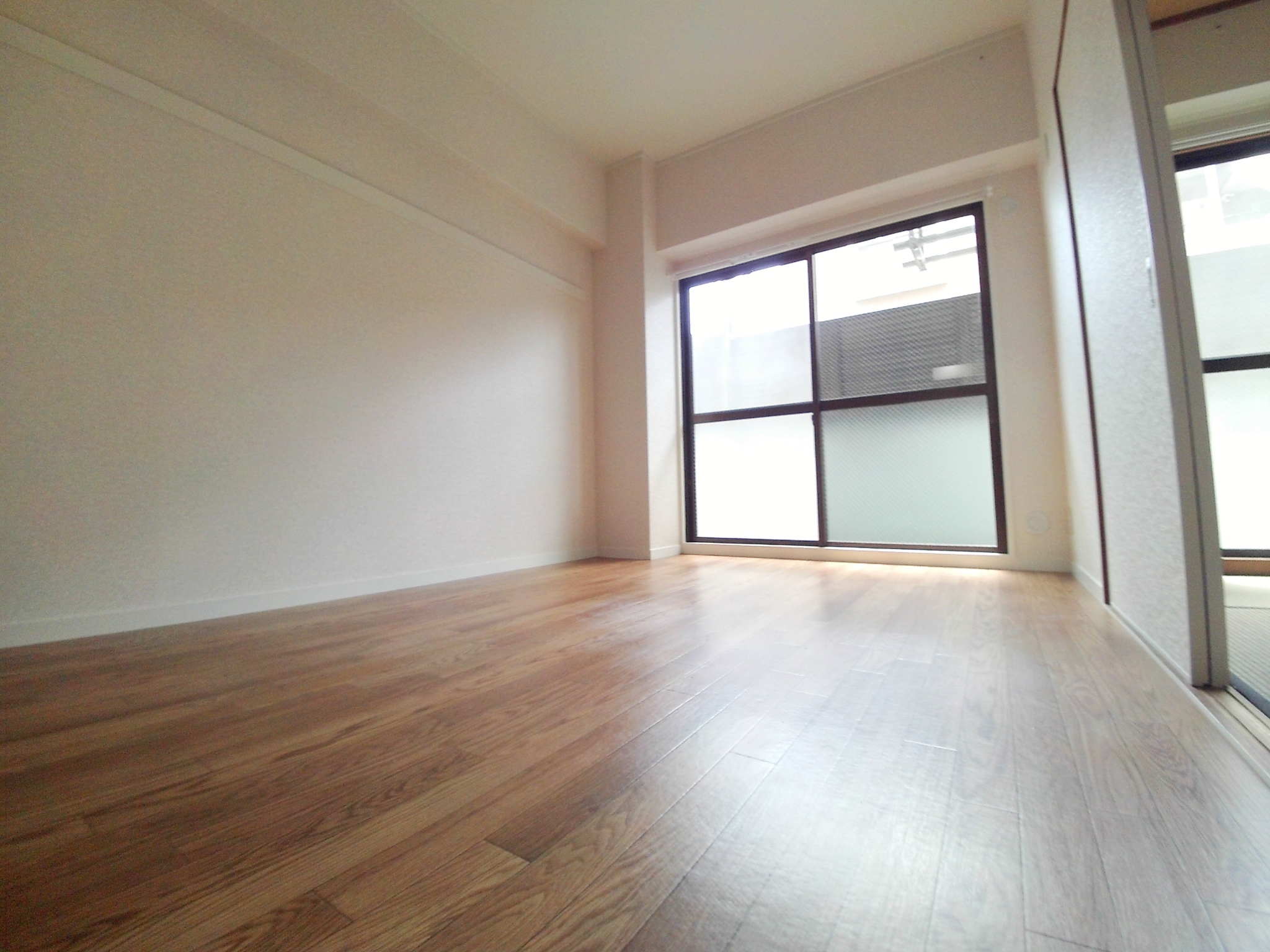 その他部屋・スペース　洋室6帖明るいですよ