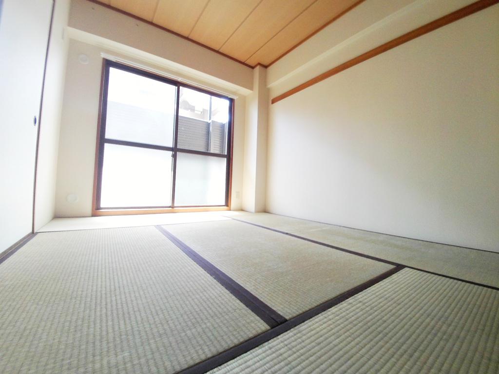 眺望　和室は温かみがございますね。南向き