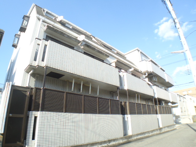 建物外観　タイル張りの美麗な外観。