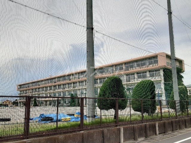 中学校　北名古屋市立訓原中学校（中学校）まで688m