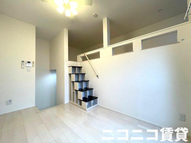 居室・リビング　上りやすいロフトで１LDKの様に使えます　※モデルルーム