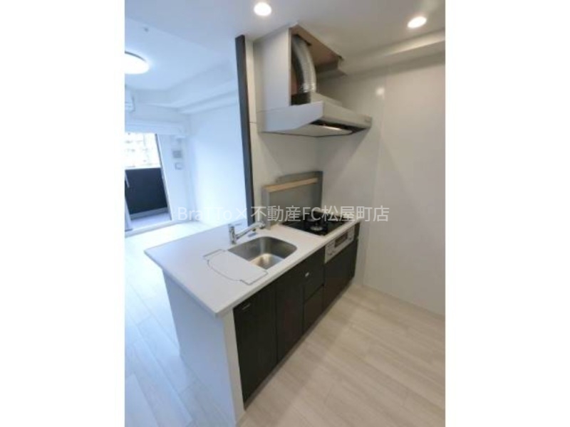 キッチン　キッチン（３口ガスコンログリル付き）