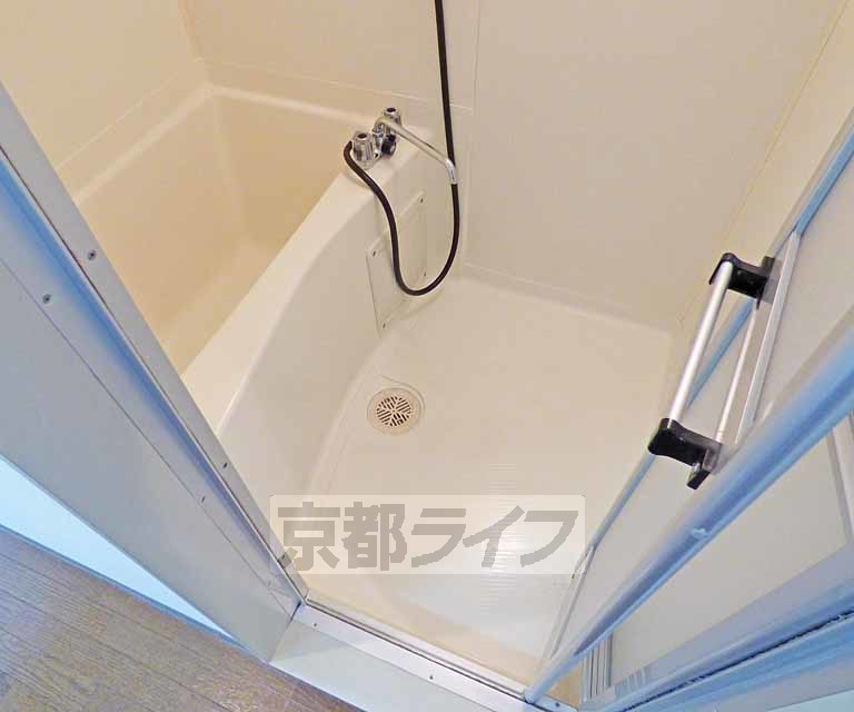 バス・シャワールーム　広々とした浴室です。