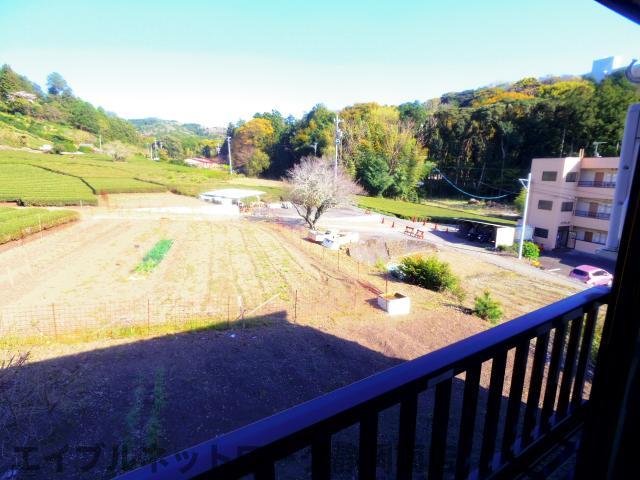 バルコニー　暖かな日差しのふりそそぐバルコニー