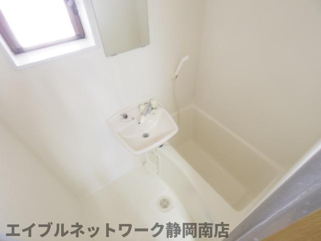 バス・シャワールーム　お風呂で日々の疲れを落としましょう