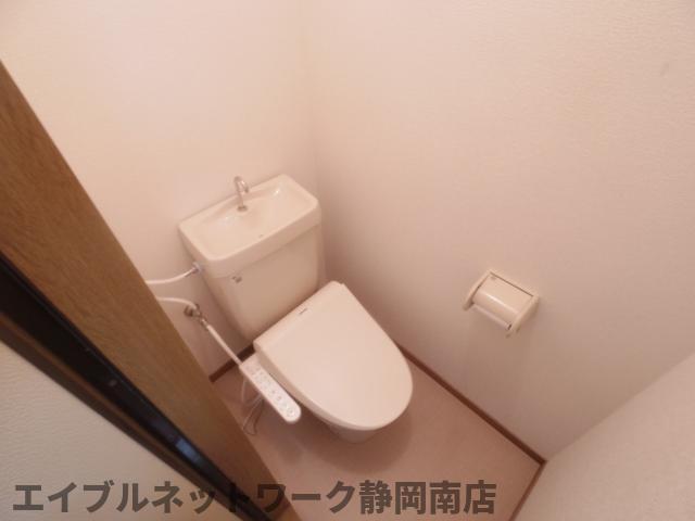 トイレ　落ち着いたトイレです