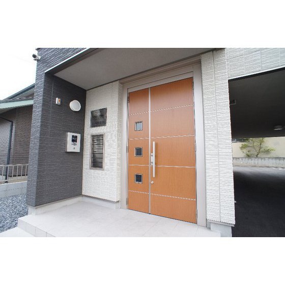 その他　共用エントランスにはオートロックあり