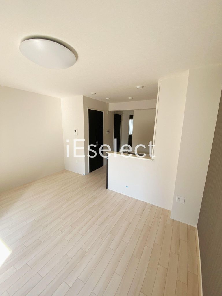 居室・リビング　サンルーム側からのリビング写真です♪