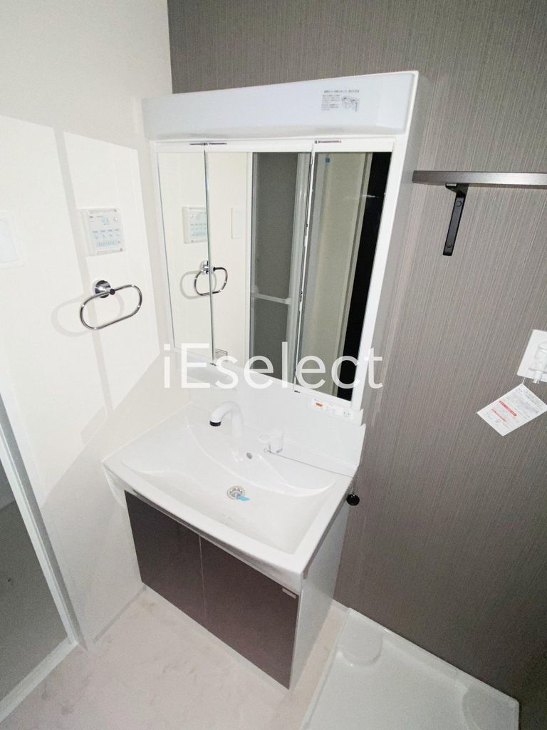 洗面設備　三面鏡のシャンプードレッサーです♪