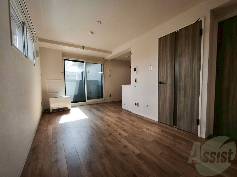 居室・リビング　リビングです。木目のフローリングが落ち着きますね。