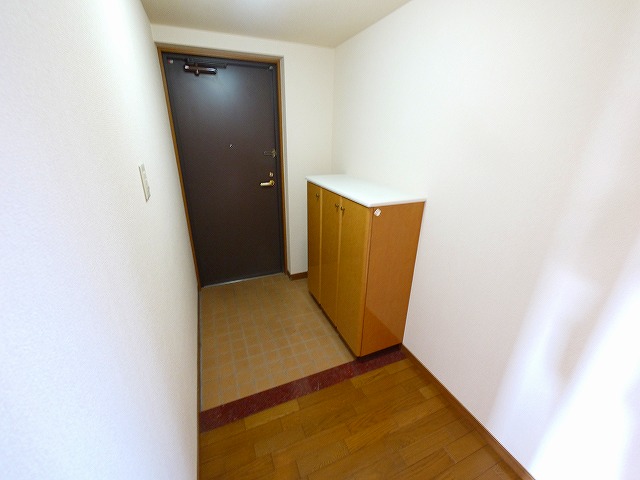 玄関　収納もある玄関です