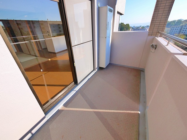 バルコニー　お洗濯にも便利なバルコニー付き