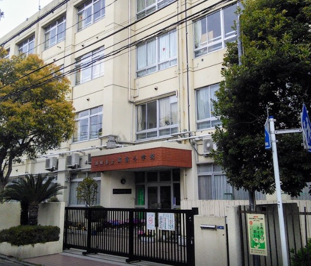 小学校　川崎市立苅宿小学校（小学校）まで602m