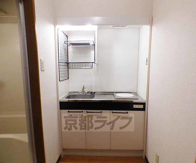 キッチン　コンパクトなＩＨ付きのキッチンです