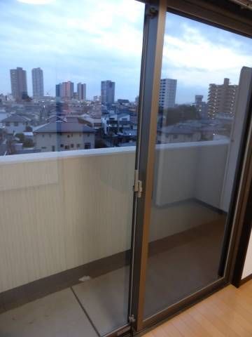 バルコニー　※反転タイプ、別部屋写真使用。