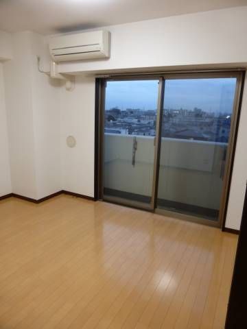 居室・リビング　※反転タイプ、別部屋写真使用。