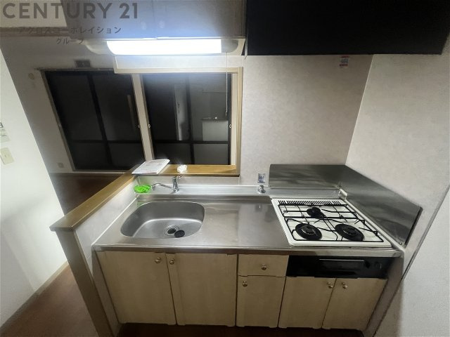 キッチン　3口コンロ付きのカウンターキッチンです♪